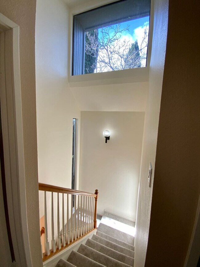 Building Photo - Private location!  SkyWest Townhome for rent