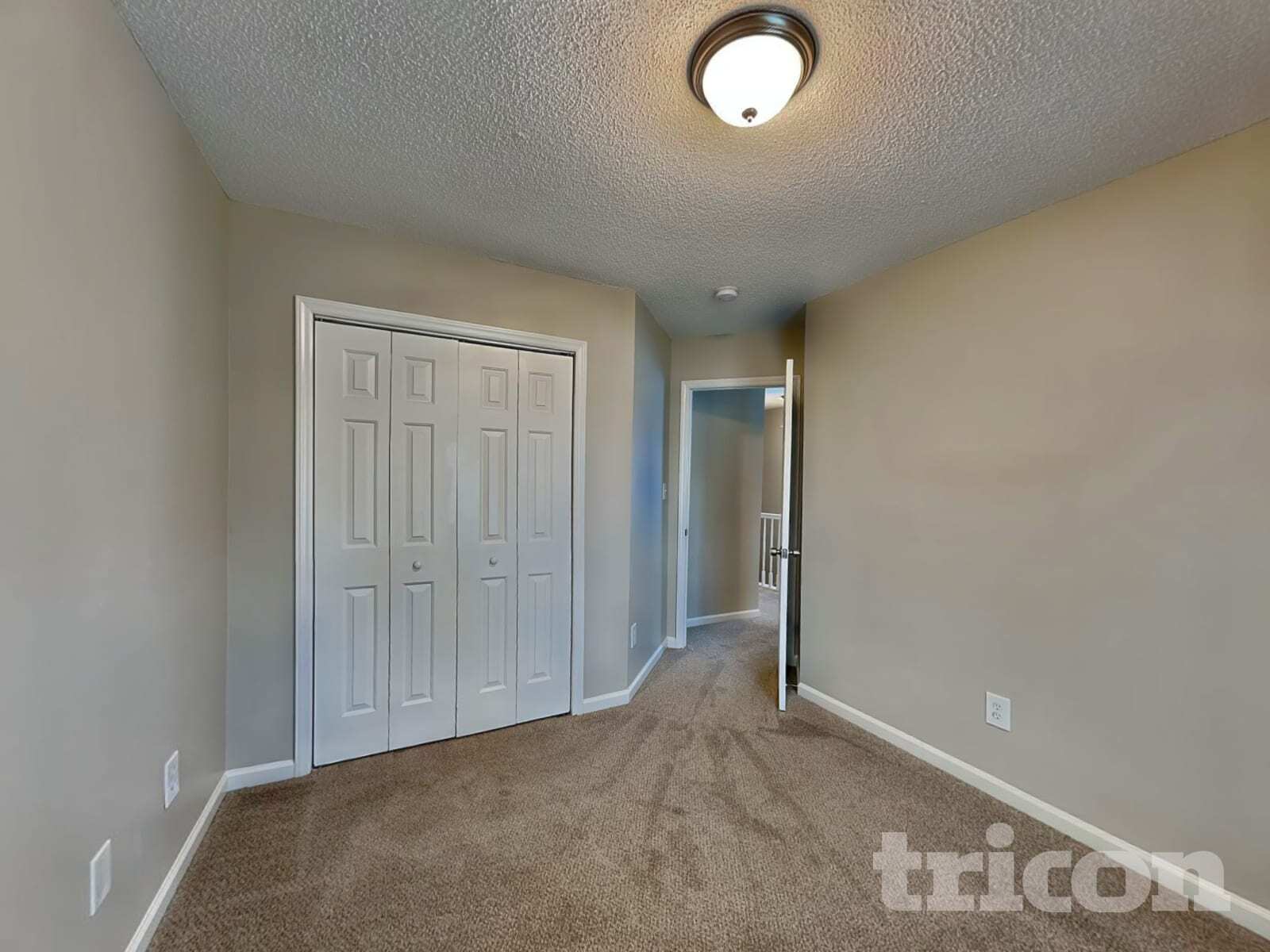 Building Photo - 4417 Woodlawn Dr