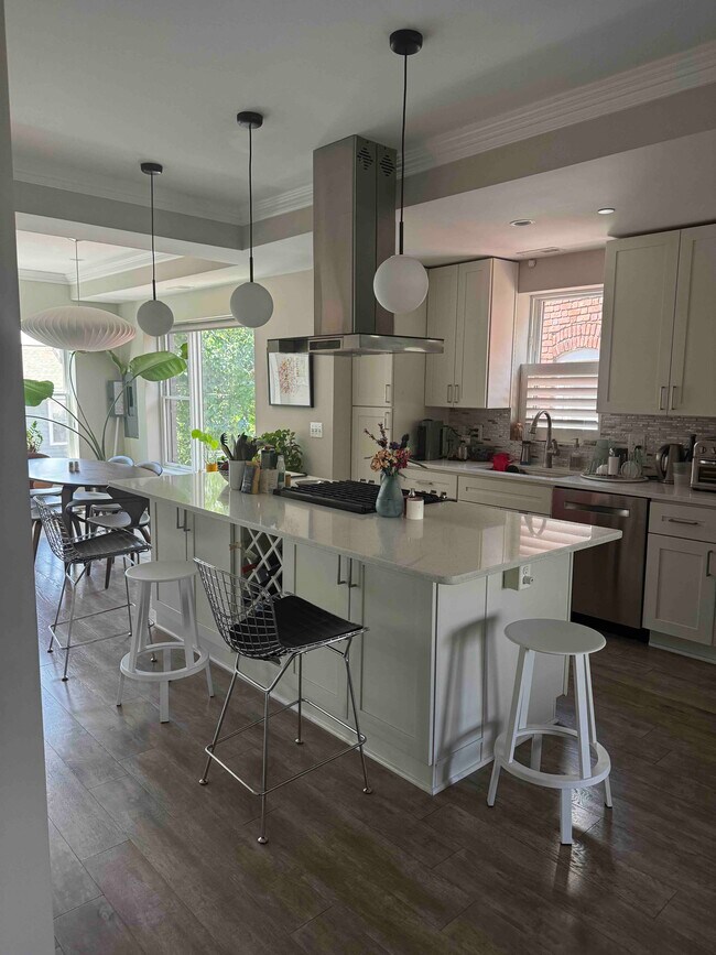 Chef's kitchen with tons of storage - 765 Girard St NW