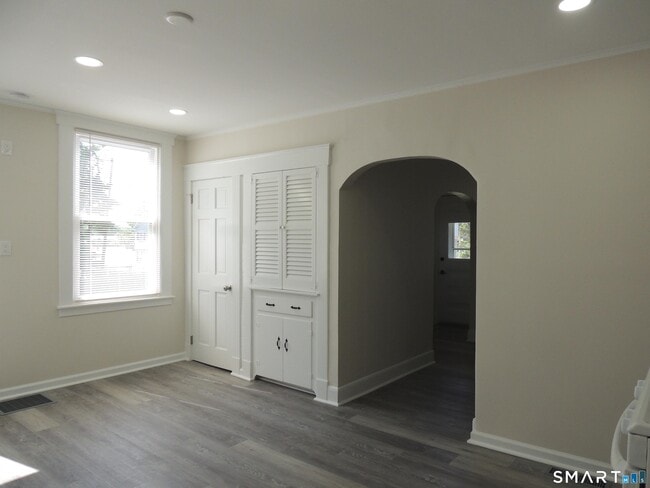 Building Photo - 132 Silver Sands Rd