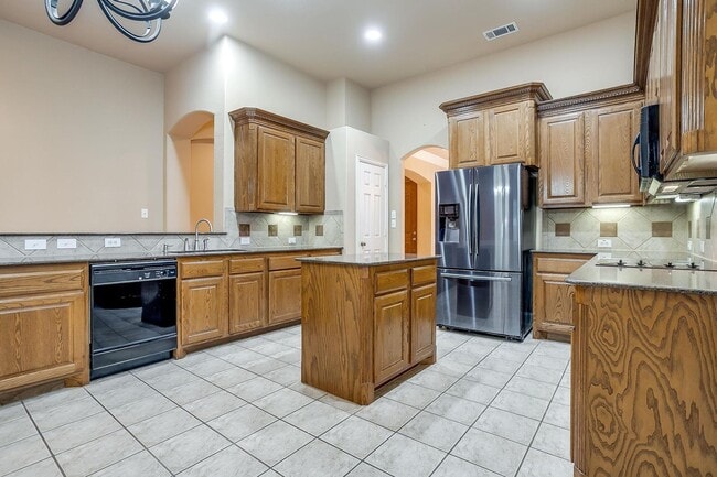 Building Photo - Amazing Well Maintained 3 Bedroom, 2 Bath Home in Euless Gated Community- 76039- Grapevine-Colley...