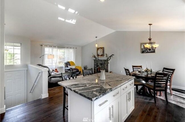 Building Photo - Edmonds Rental Home – Updated 3 Bedroom in...