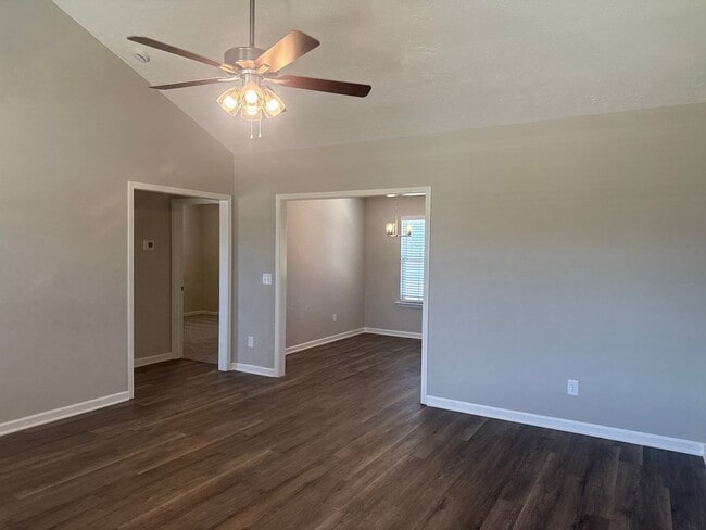 Building Photo - Brand new home in Shelbyville, TN