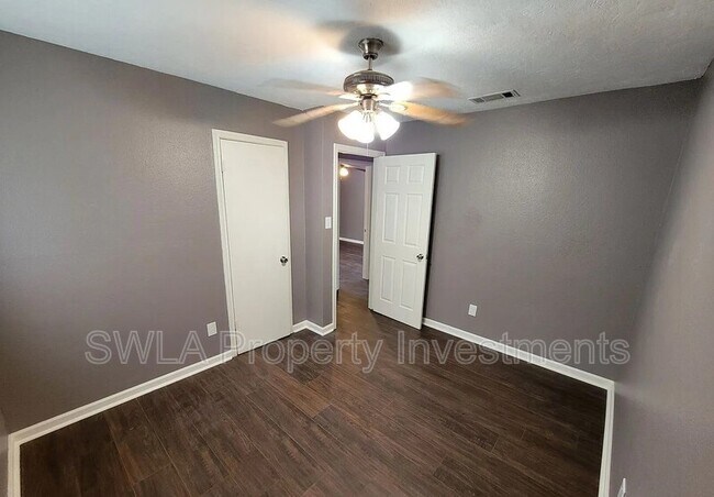 Building Photo - 614 Sally Mae St