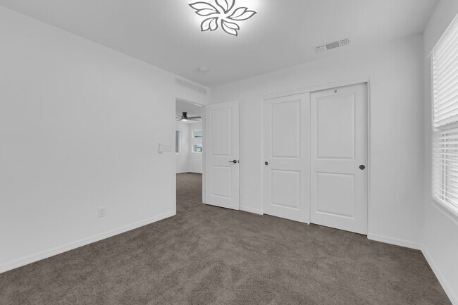 Building Photo - 10239 Estancia Hl St