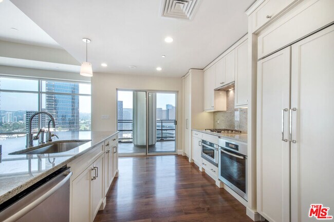 Building Photo - 1 W Century Dr