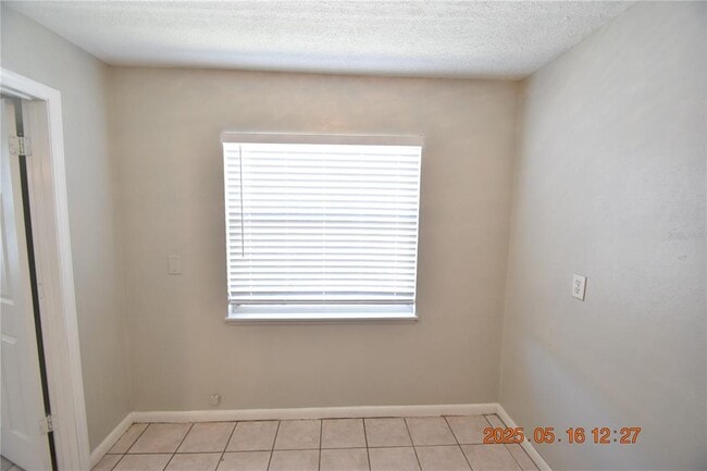 Building Photo - 872 51st Ave N