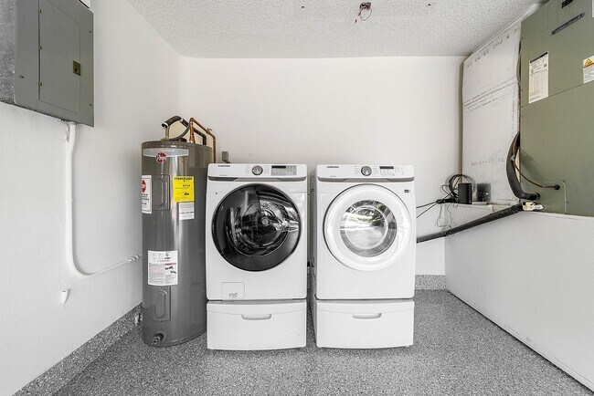 Building Photo - 1061 NW 3rd St