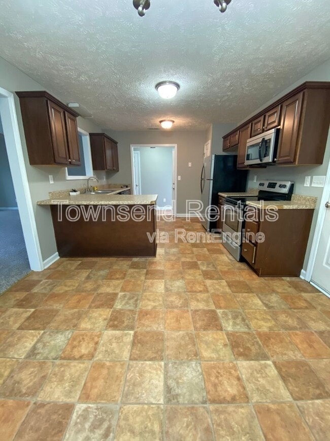 Building Photo - 3013 Rosemeade Dr