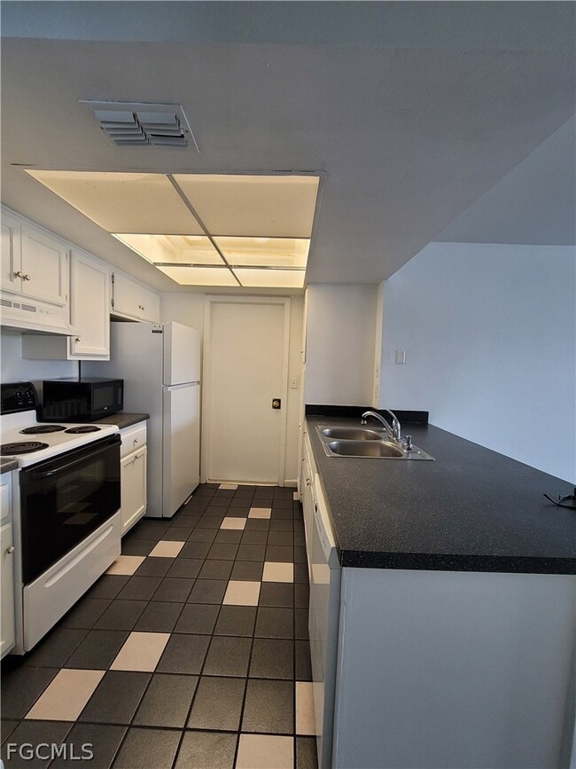 Building Photo - 931 SE 23rd Pl