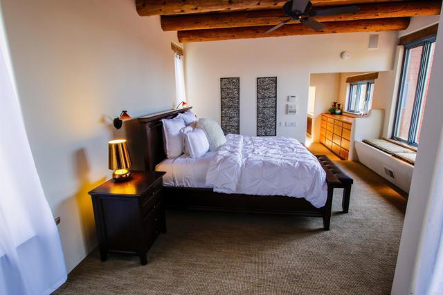 Building Photo - 2027 Glasgow Ave