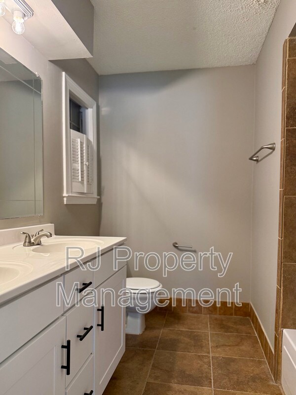 Building Photo - 4521 Stony Point Dr