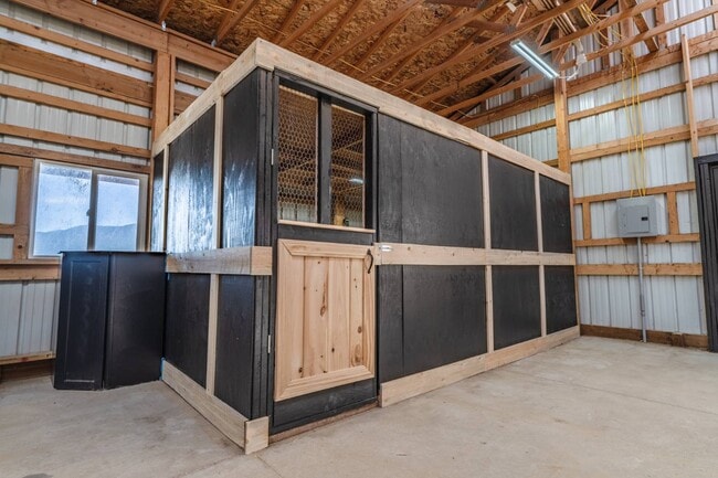 Building Photo - 67 Cowboy Wy