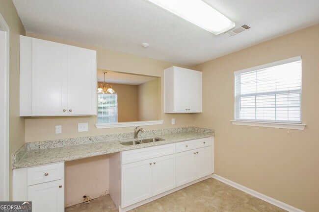 Building Photo - 1269 Creekview Cir