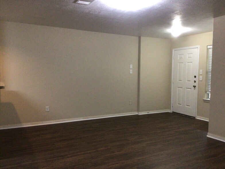 Building Photo - 22270 Queenbury Hills Dr