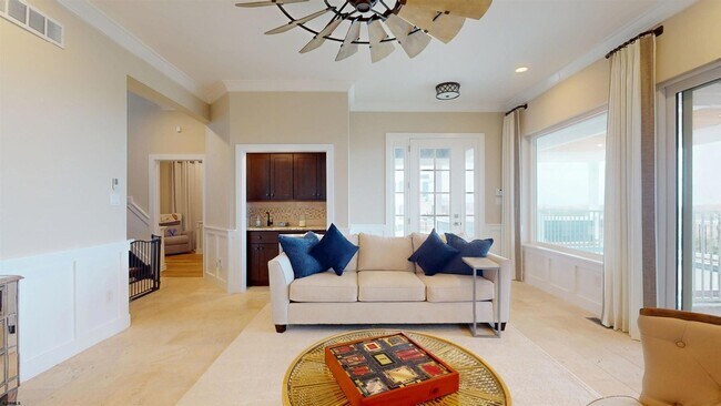 Building Photo - 404 21st St S