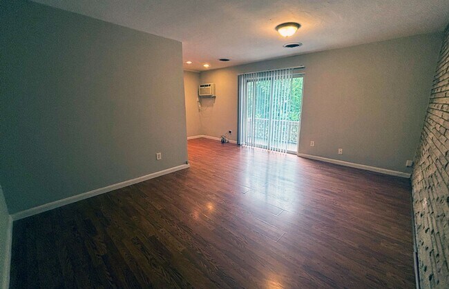 Building Photo - 545 Lowell Ave