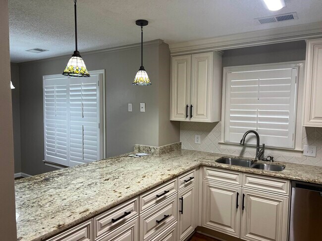 Building Photo - 370 Goldfinch Cove