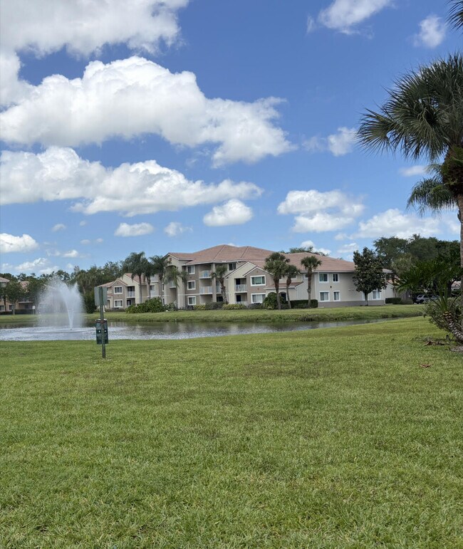 Building Photo - 181 SW Palm Dr