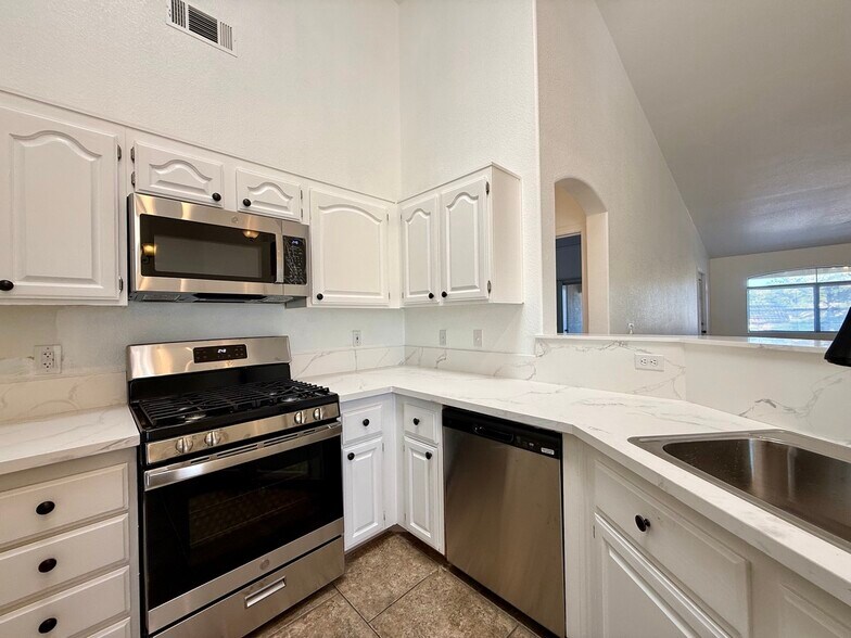 Building Photo - 3320 S Fort Apache Rd