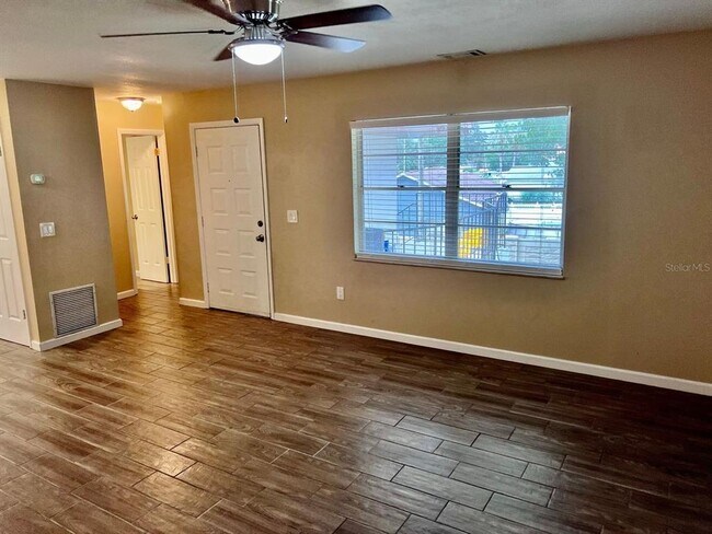 Building Photo - 162 Windtree Ln