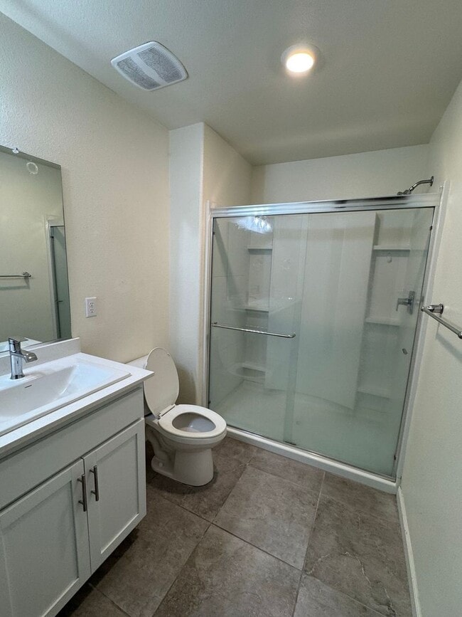 Building Photo - Perfect 5 bedroom, 3.5 bath home with attached private Casita - With Solar !