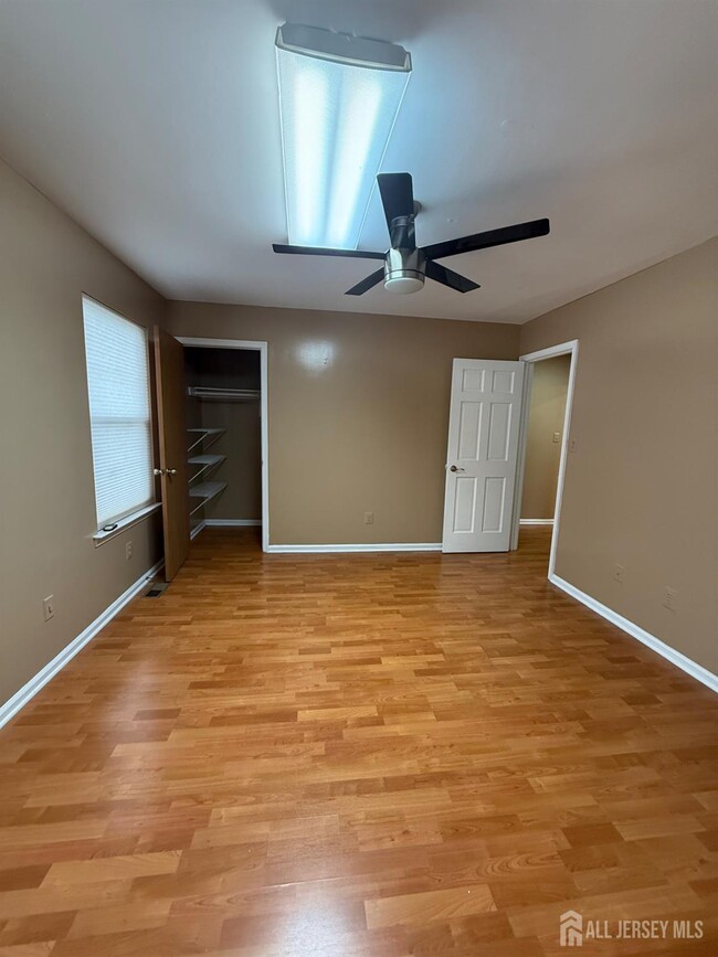 Building Photo - 2802 Deerfield Dr