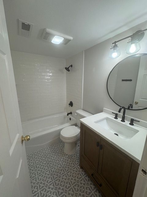 Building Photo - 704 Candle Ridge Ct