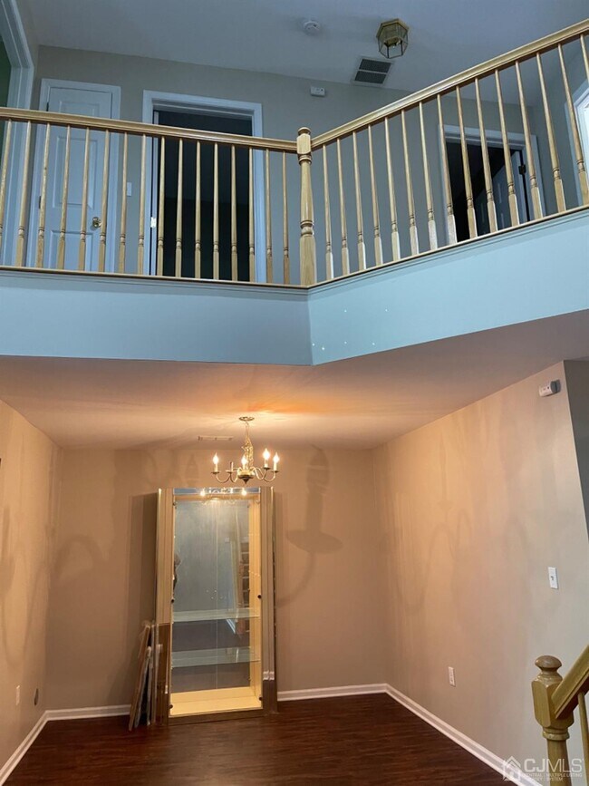 Building Photo - 304 Canterbury Way