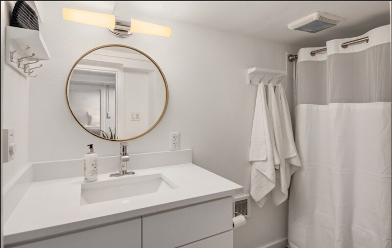 Building Photo - 4258 33rd Ave W