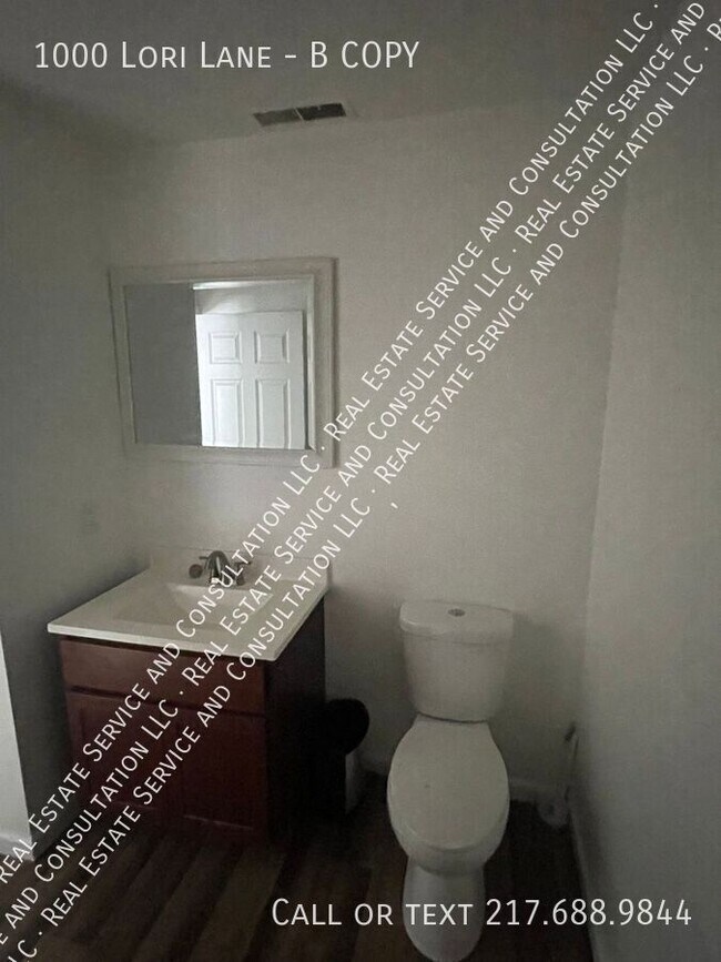 Building Photo - 1000 Lori Ln