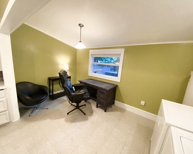 Building Photo - Awesome Farmhouse Home