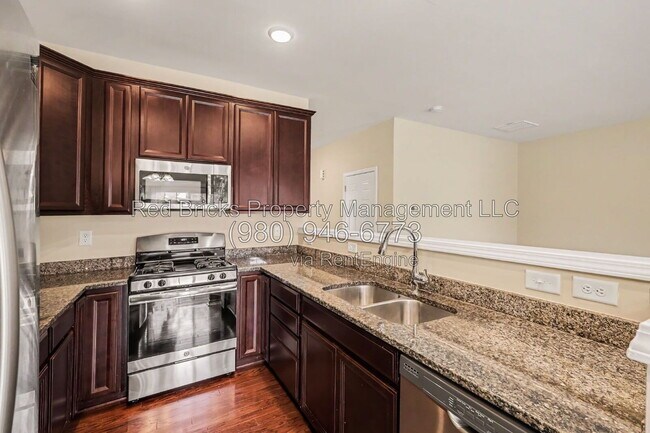 Building Photo - 5013 Spring Arbor Ln