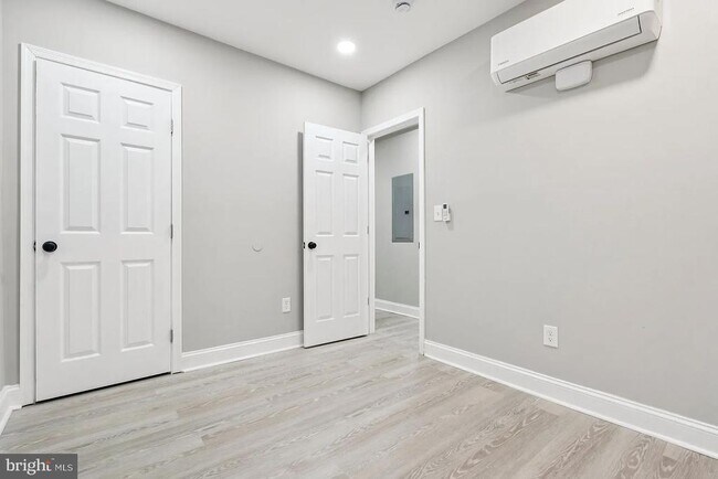 Building Photo - 916 N Arlington Ave