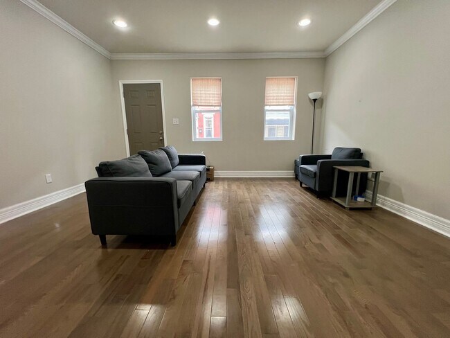 Building Photo - Stunning 3-Bedroom Townhome in Francisville! Available NOW!