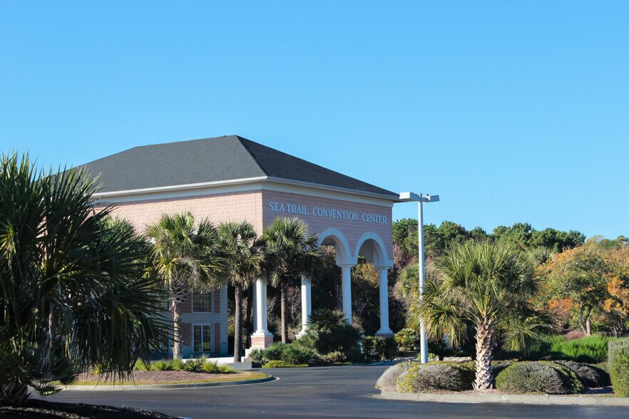 Building Photo - 205 Royal Poste Rd