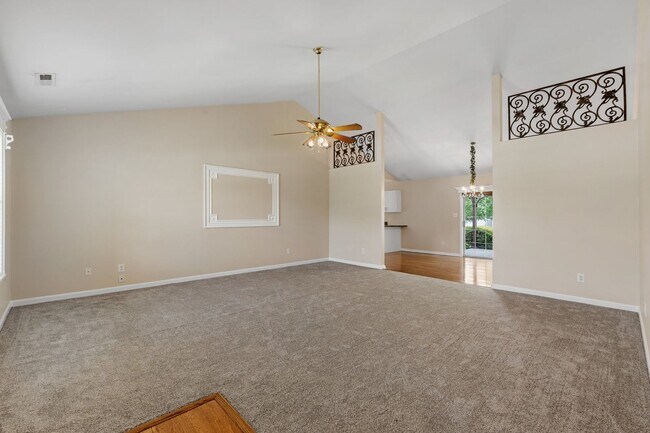 Building Photo - Spacious 3 Bedroom Home Near Downtown Greer with Large Backyard and 2-Car Garage.