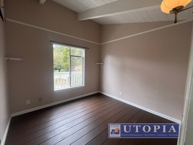 Building Photo - Beautiful and spacious 2 Bedroom, 1.5 Bathroom Located in Rio Del Mar, close to the beach and Apt...