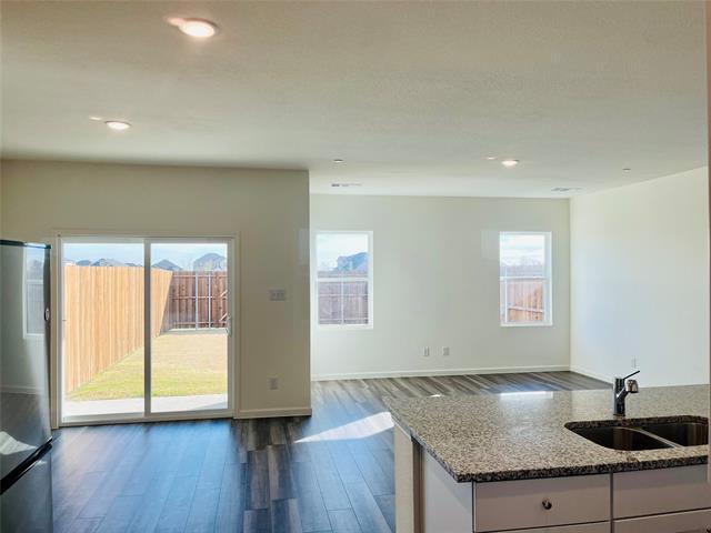 Building Photo - 1400 Lake Apline Trl