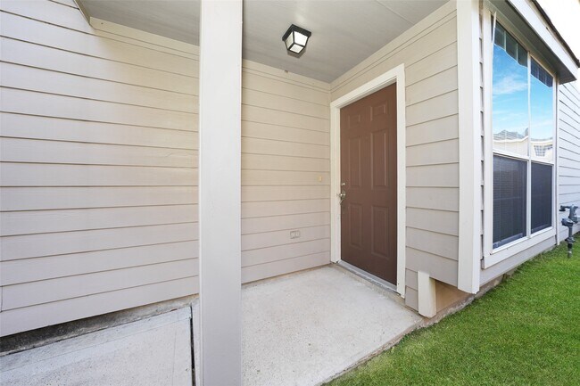 Building Photo - 14310 Mirkwood Ln