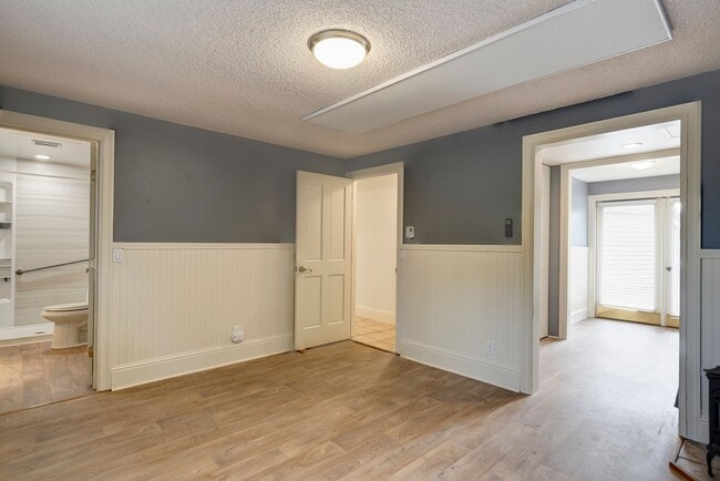 Building Photo - Charming Upper-Level Home with Water View – Walk to Downtown Coupeville - Landscaping Included