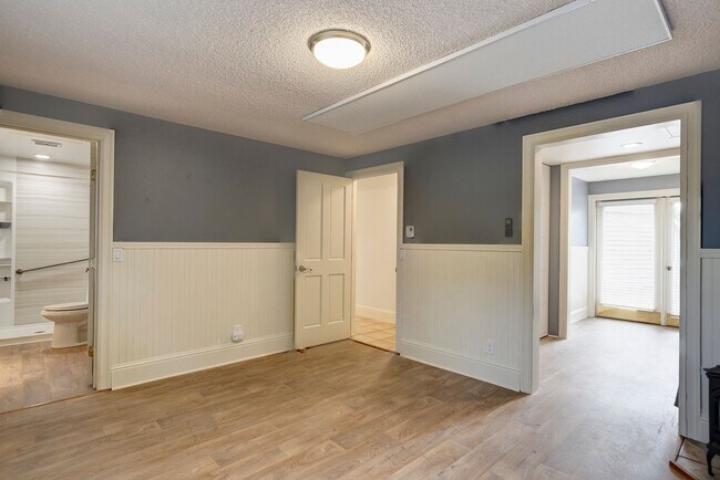 Building Photo - Charming Upper-Level Home with Water View – Walk to Downtown Coupeville