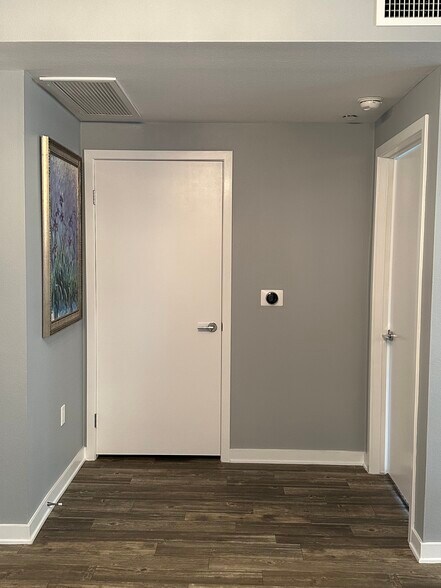 Building Photo - 12655 Bluff Creek Dr
