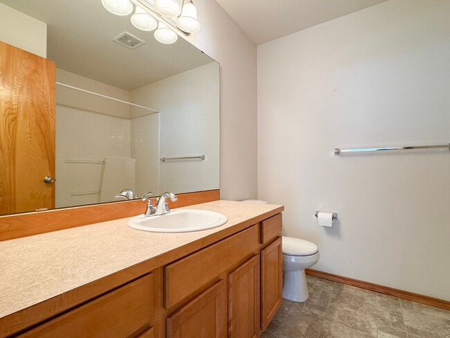 Building Photo - Beautiful 3 bed, 2.5 bath Edmonds Duplex U...
