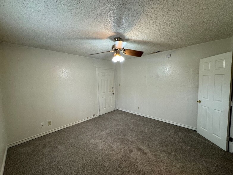 Building Photo - 1301 Franz Dr