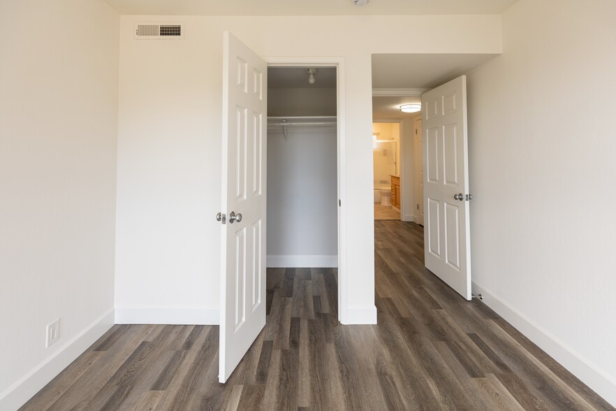 Building Photo - 409 Portofino Dr