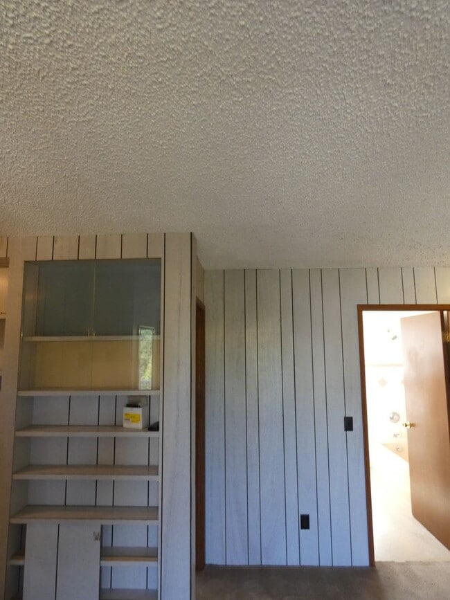 Building Photo - Central Duplex with View