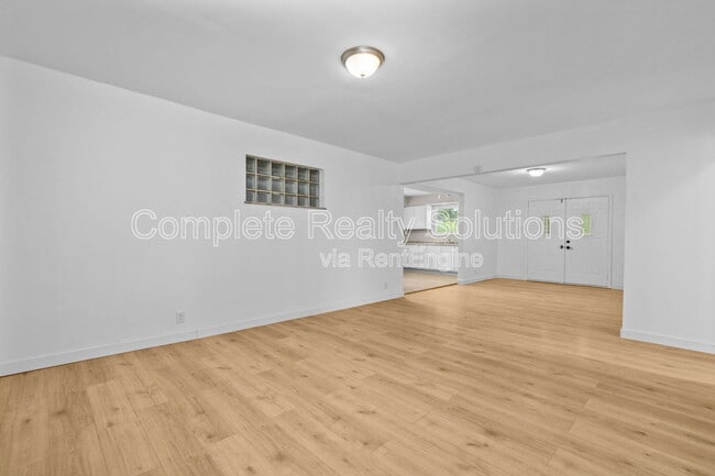 Building Photo - 6127 Lucille Ave