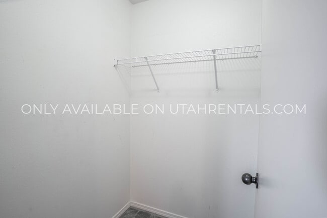 Building Photo - 1787 W 550 N