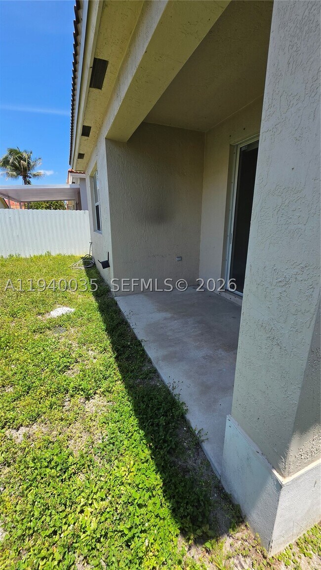 Building Photo - 2160 NE 37th Terrace